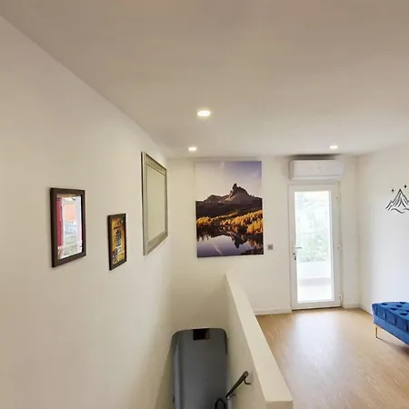 Caia House * Ourondo