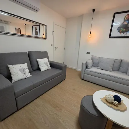 Caia House * Ourondo