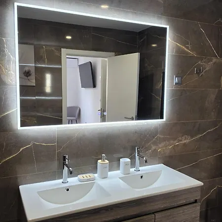 Caia House * Ourondo